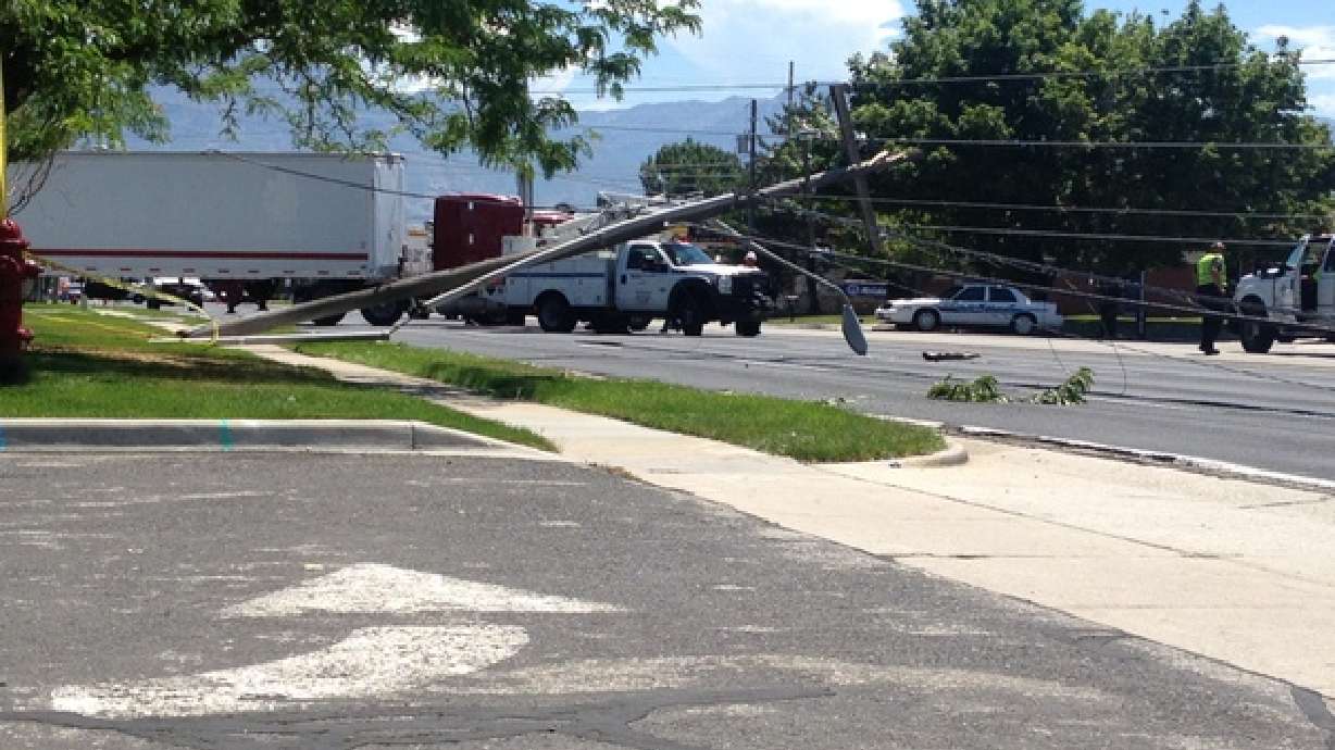 Semitrailer pulls down several power poles