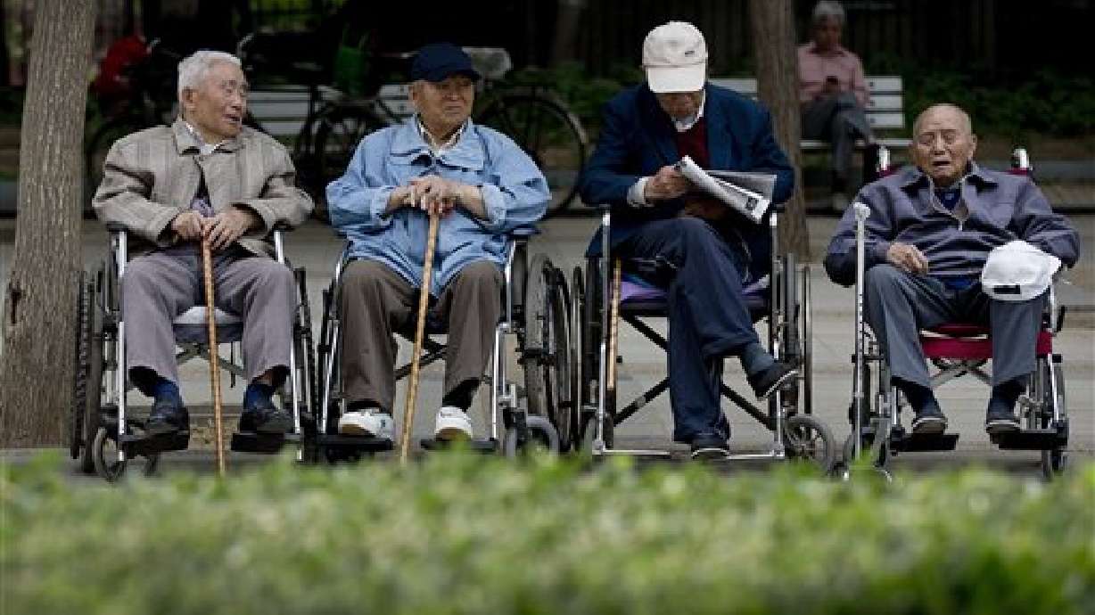 Ley china requiere visitar a los padres ancianos