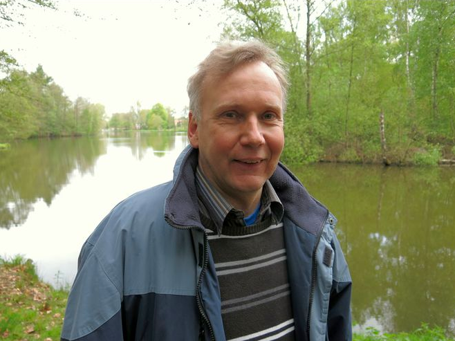 Aviation expert Werner Oeltjebruns visits the lake where Grant Turleys
plane crashed in 1944. Over a period of nearly 25 years, Oeltjebruns
studied countless documents and interviewed eyewitnesses in order to
confirm the crash site. (Photo: Grant Olsen)