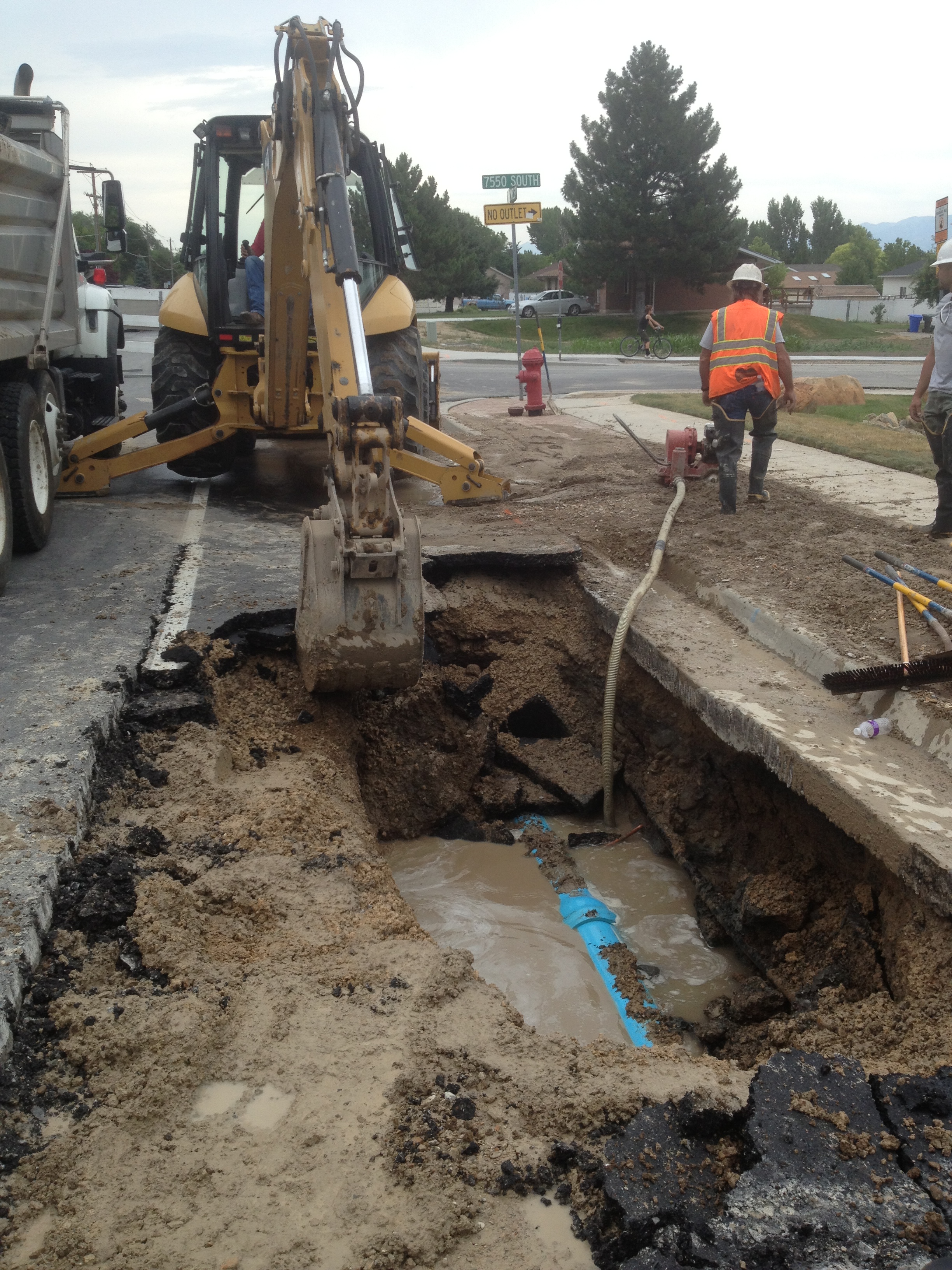 Broken waterline floods homes, closes roads in West Jordan