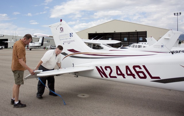 Pilotear un avión, una gran experiencia y la posibilidad de una carrera con futuro