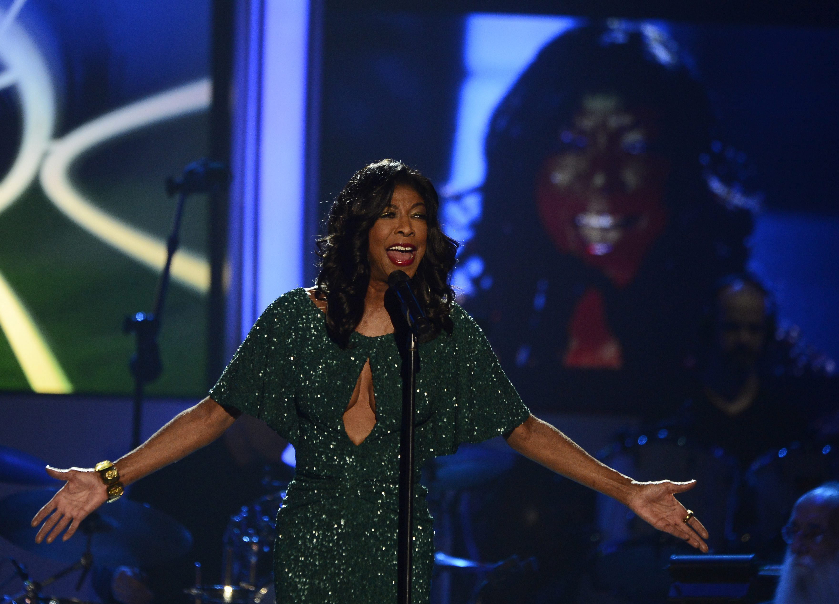 Natalie Cole se mantiene por tercera semana al frente de los Top Latin Albums 