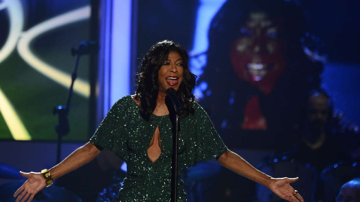 Natalie Cole se mantiene por tercera semana al frente de los Top Latin Albums