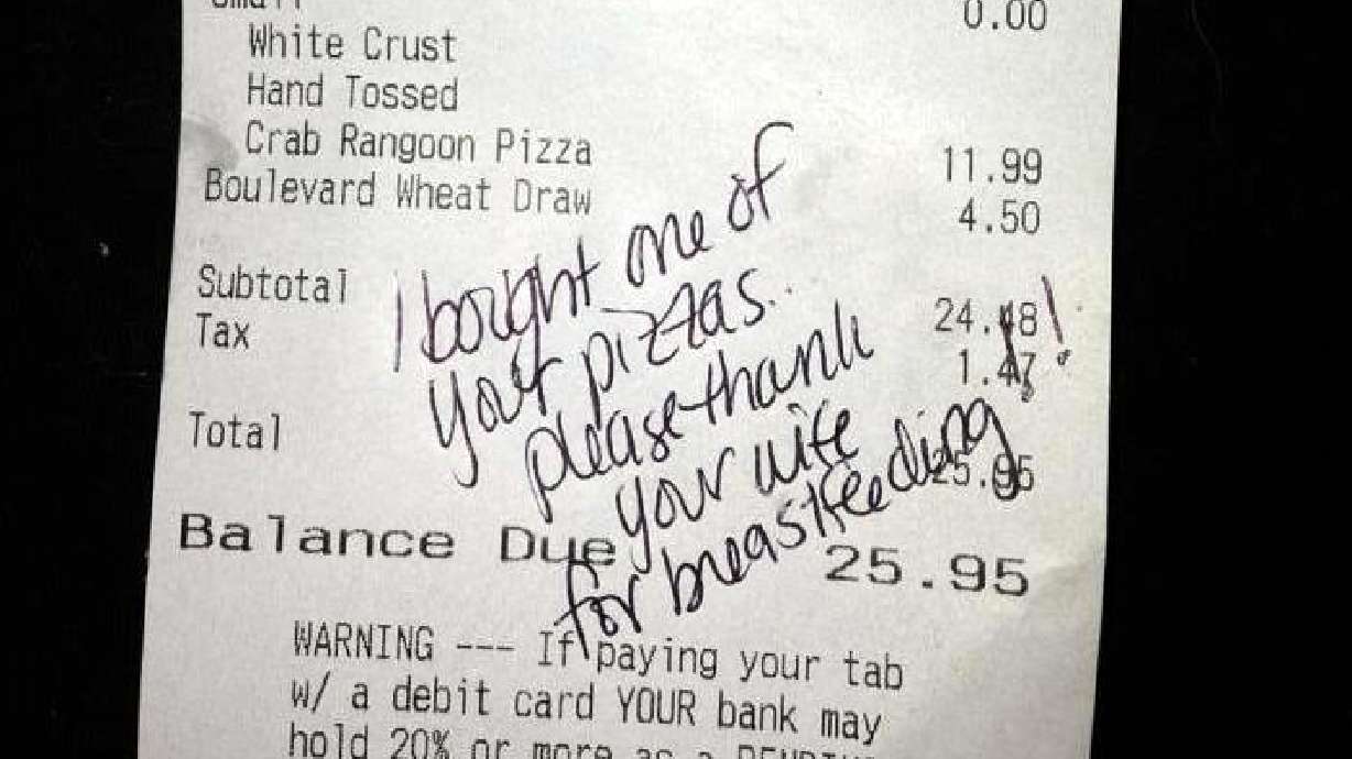 Waitress 'thanks' customer for breastfeeding by paying for her pizza