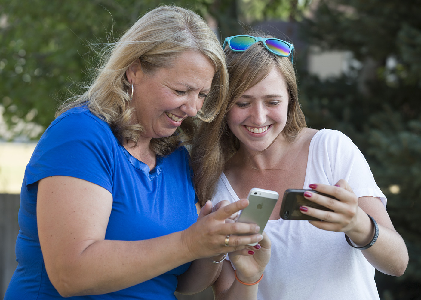 Parents, teens who interact on social media are closer in real life