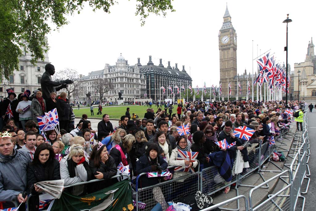 El Reino Unido estalla en júbilo con la llegada del tercer heredero al trono