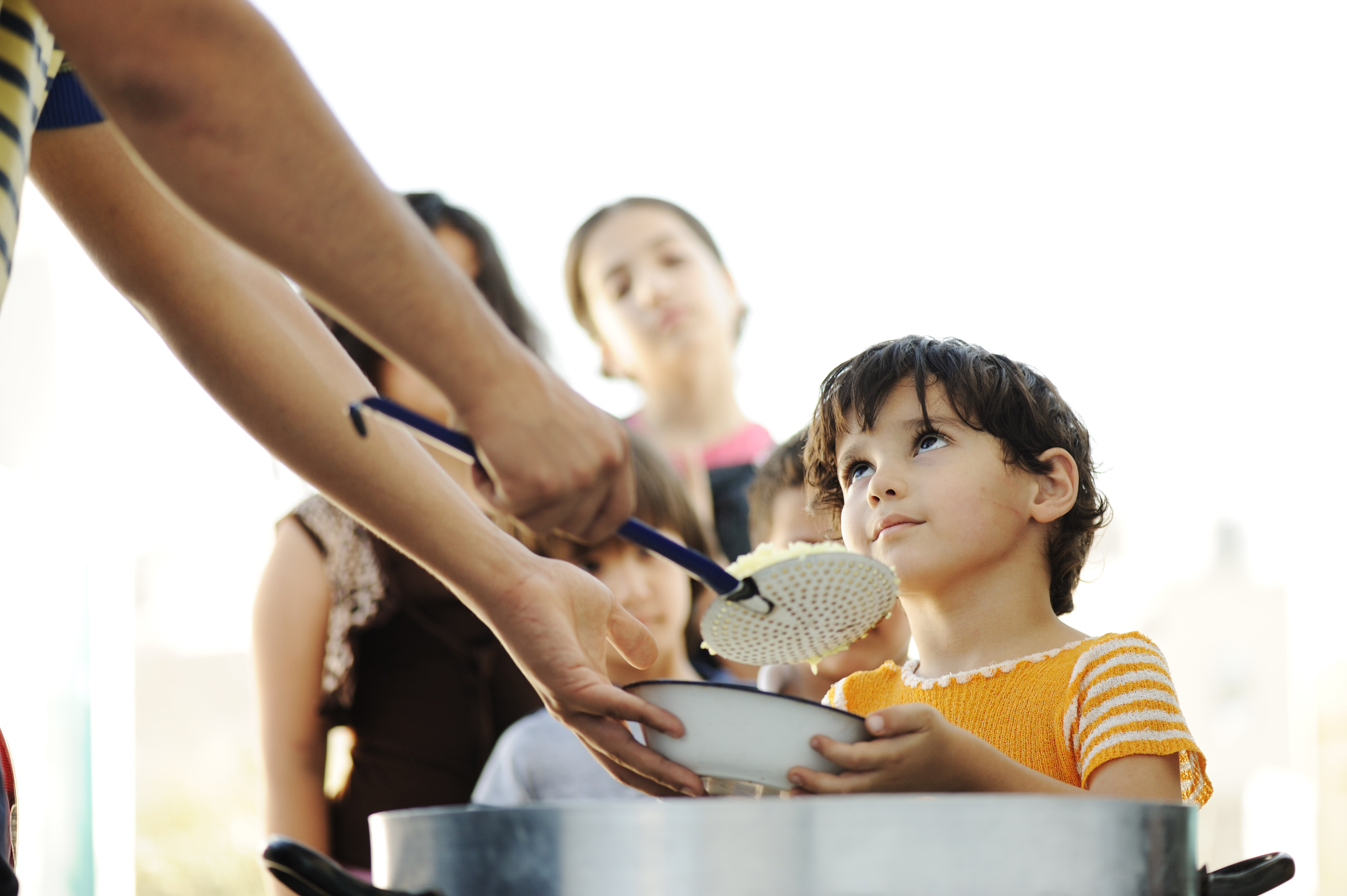 Cuando un niño no quiere comer: las posibles causas de este problema