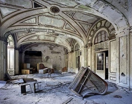 5 haunting, beautiful abandoned places