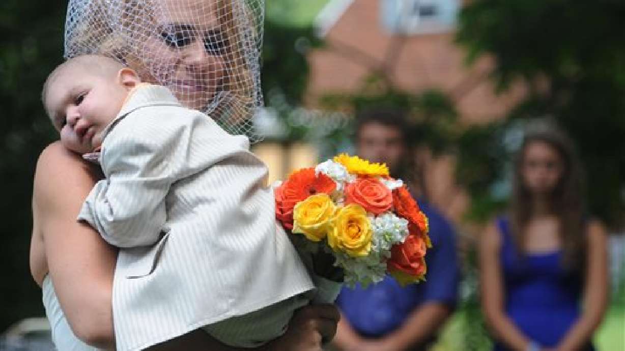 Bebé con enfermedad terminal participó en la boda de sus padres antes de fallecer