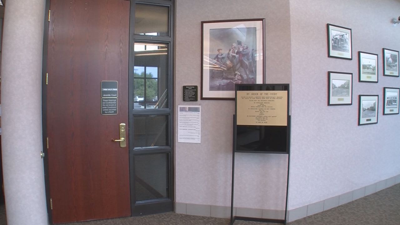 2 deputies put on paid leave over girl forgotten in holding cell