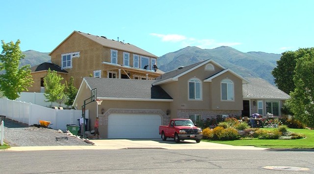 Neighbors feud over height of home being built in Davis County