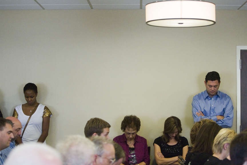 Hatch, Lee sign in support of town praying in public meetings