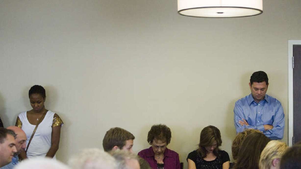 Hatch, Lee sign in support of town praying in public meetings