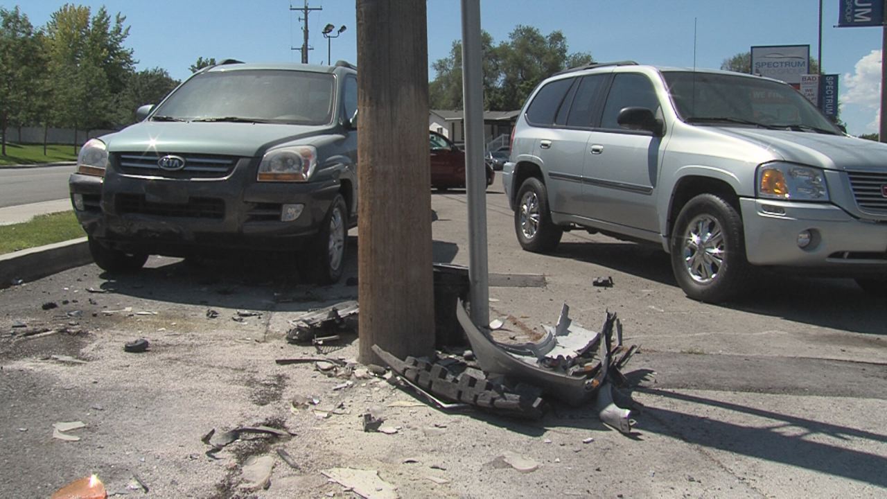 High-speed chase ends with crash in North Salt Lake