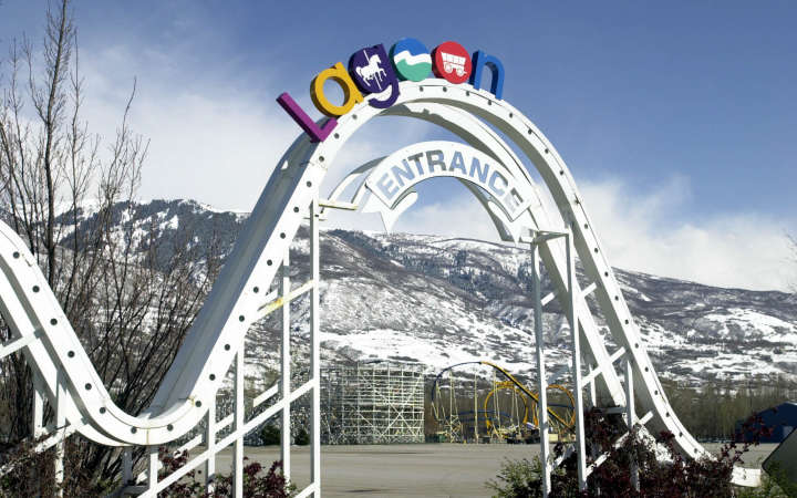 Lagoon zookeeper hospitalized after incident in animal enclosure