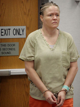 Woman pleads guilty to blaze that killed 2