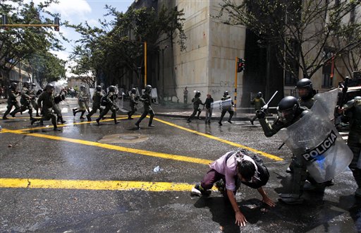 Santos ordena militarizar Bogotá
