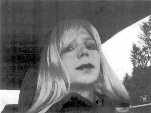 Chelsea Manning seeks presidential pardon 
