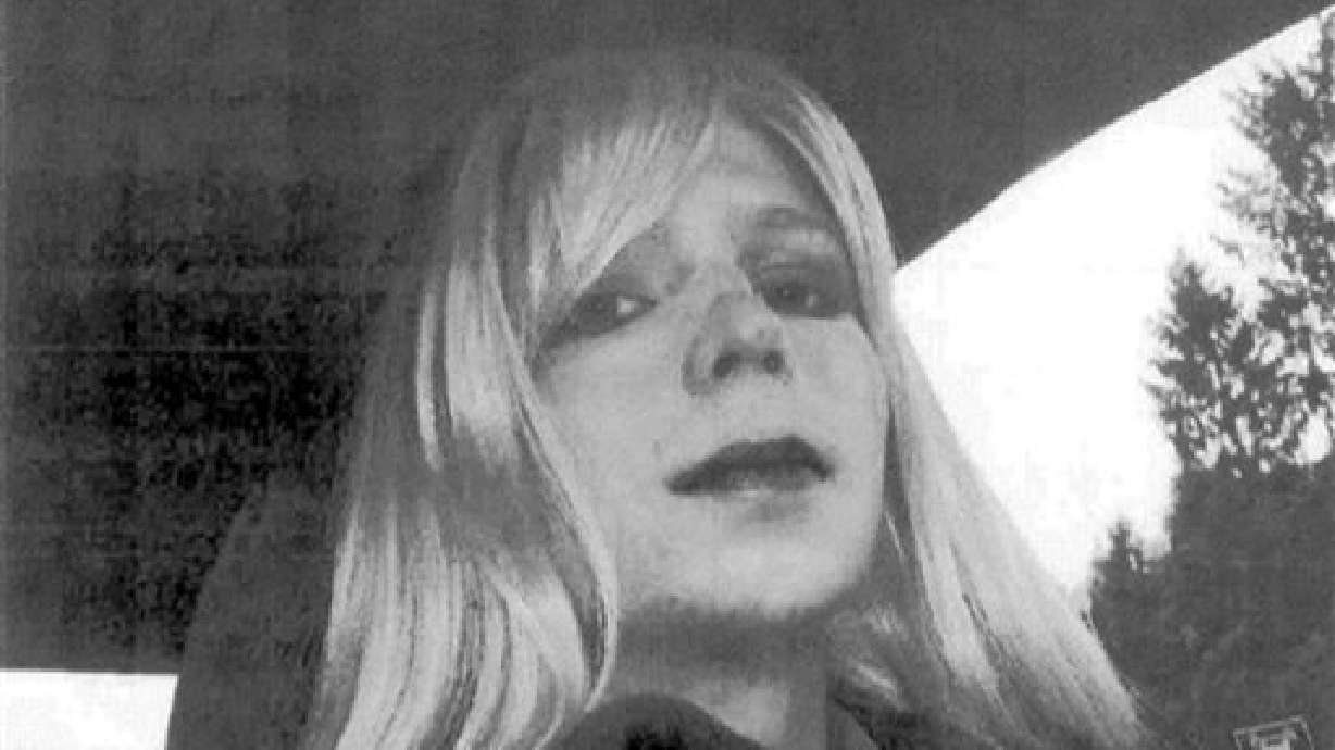 Chelsea Manning seeks presidential pardon