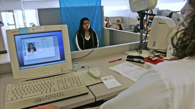 Senado de California aprueba ley de licencias