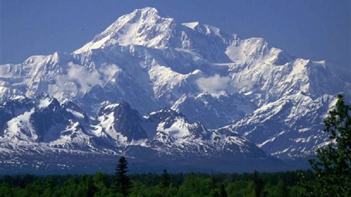 White House renames Mount McKinley as Denali on eve of trip