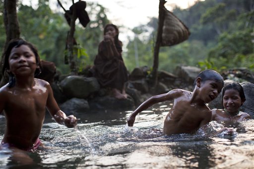 Tribu peruana vive en el pasado