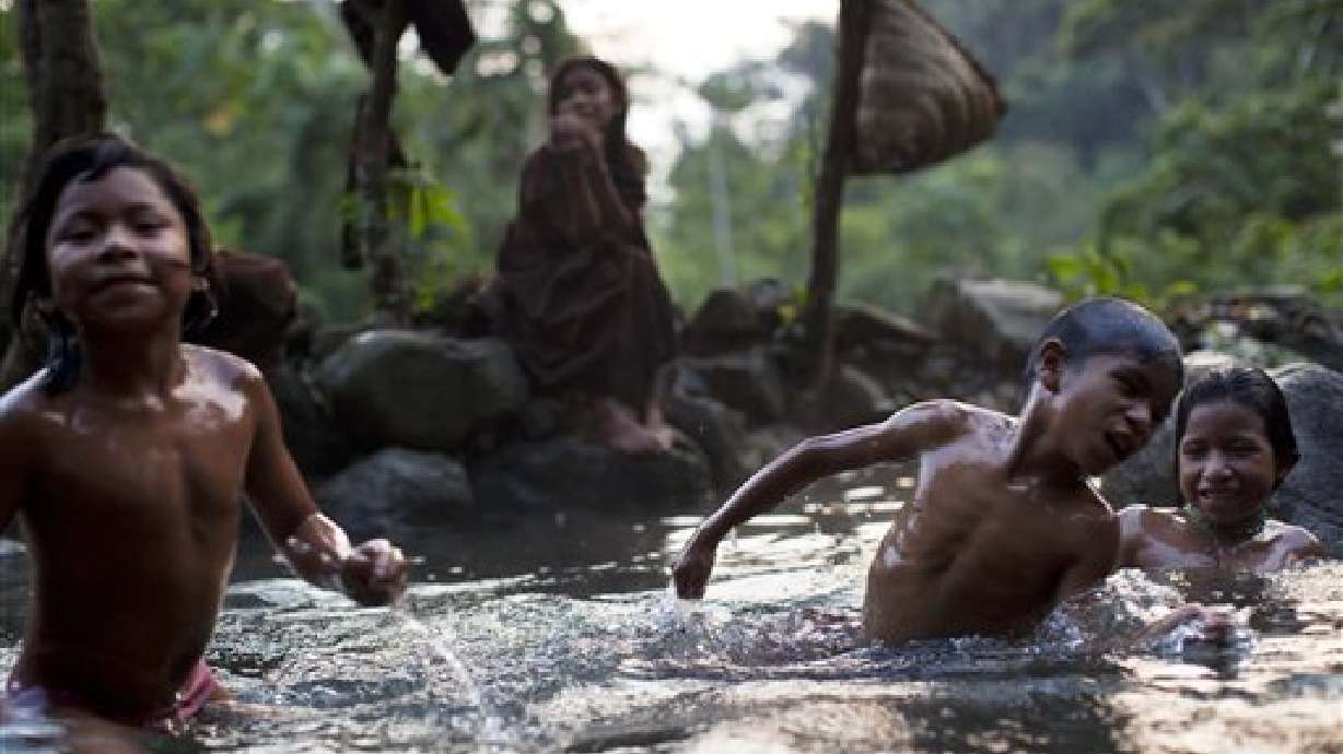 Tribu peruana vive en el pasado