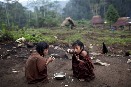 Tribu peruana vive en el pasado