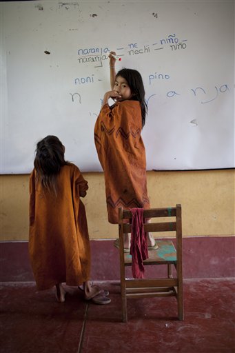 Tribu peruana vive en el pasado