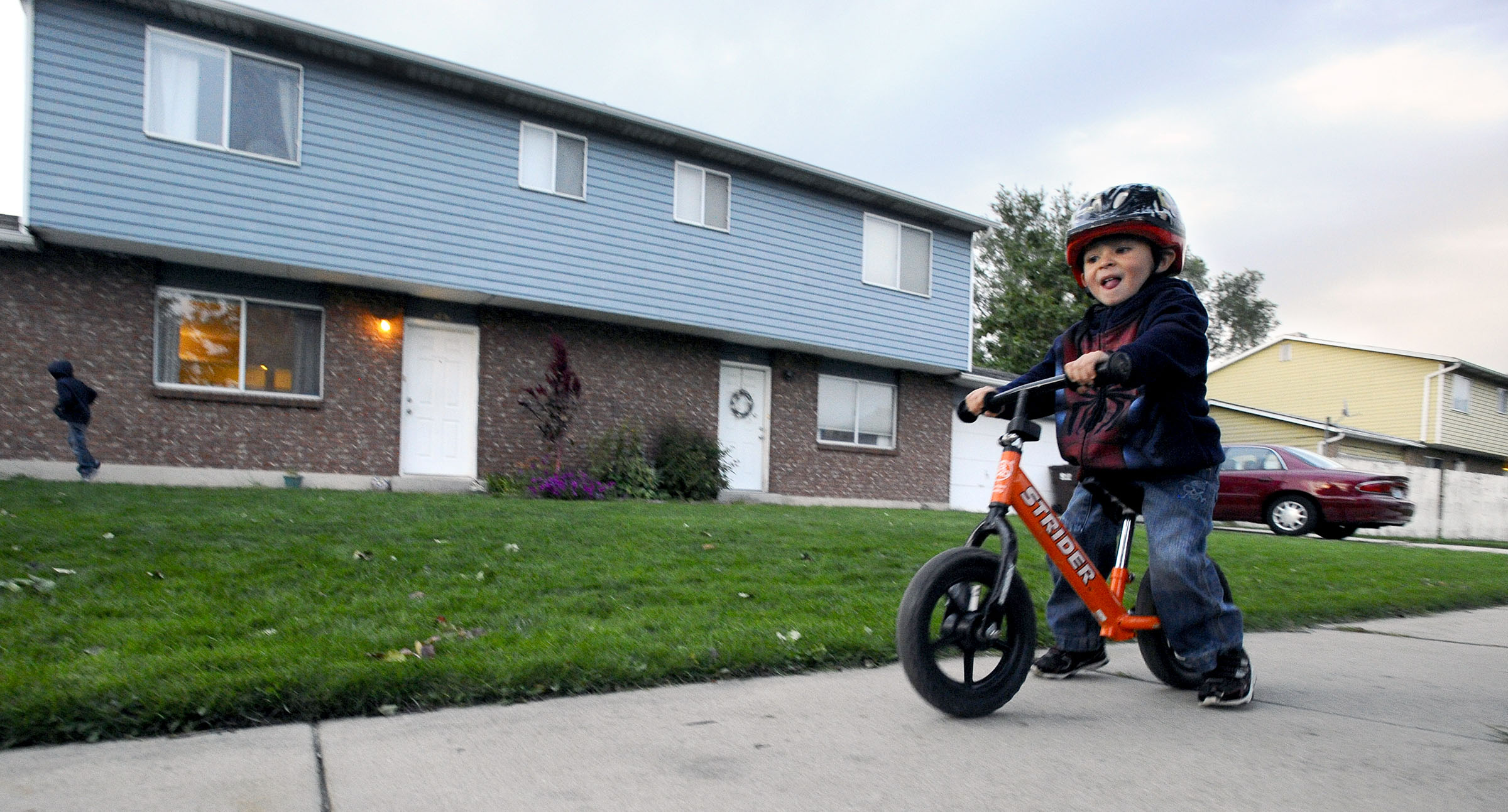 Deje que sus hijos aprendan cómo resolver los problemas 