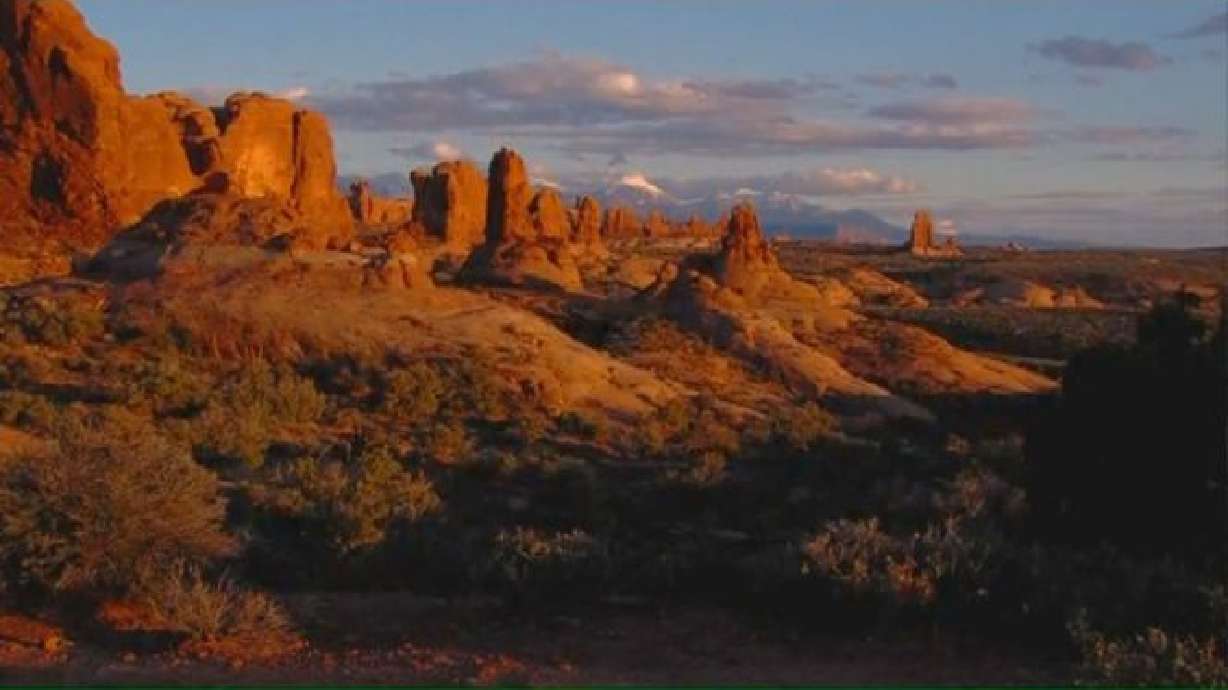 Gov. Herbert funds Utah nat'l parks for up to 10 days