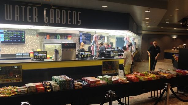 Local Movie Theater Battles National Trends Ksl Com