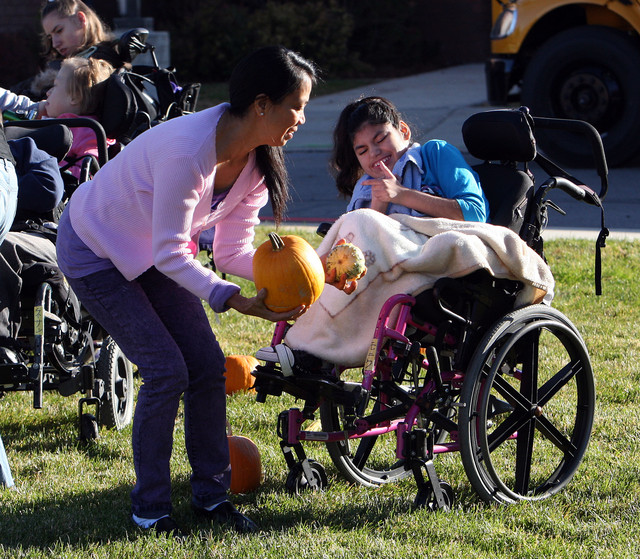 Prisoners donate pumpkins to children with disabilities
