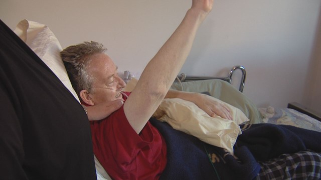 Man who inspired neighborhood to celebrate early Christmas dies