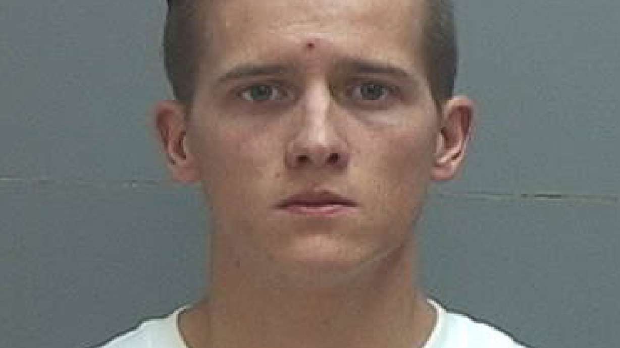 Airport screeners find gun in carry-on bag