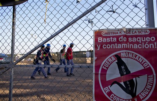 Agroquímico Glifosato es seguro dice Monsato, campesinos argentinos dicen que no