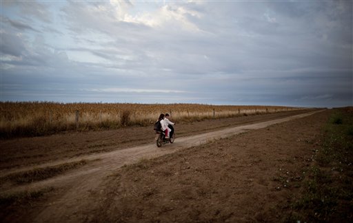 Agroquímico Glifosato es seguro dice Monsato, campesinos argentinos dicen que no