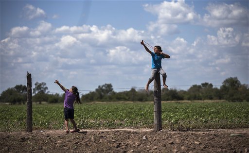 Agroquímico Glifosato es seguro dice Monsato, campesinos argentinos dicen que no