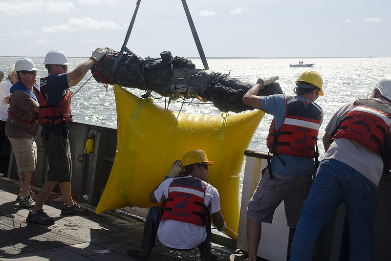 Recuperan cinco cañones del barco de barbanegra