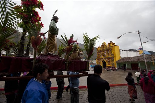 Devotos Mayas rinden homenaje a santo
