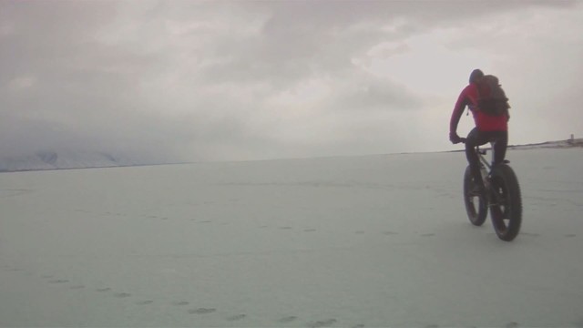 Man aims to set record by bicycling to South Pole