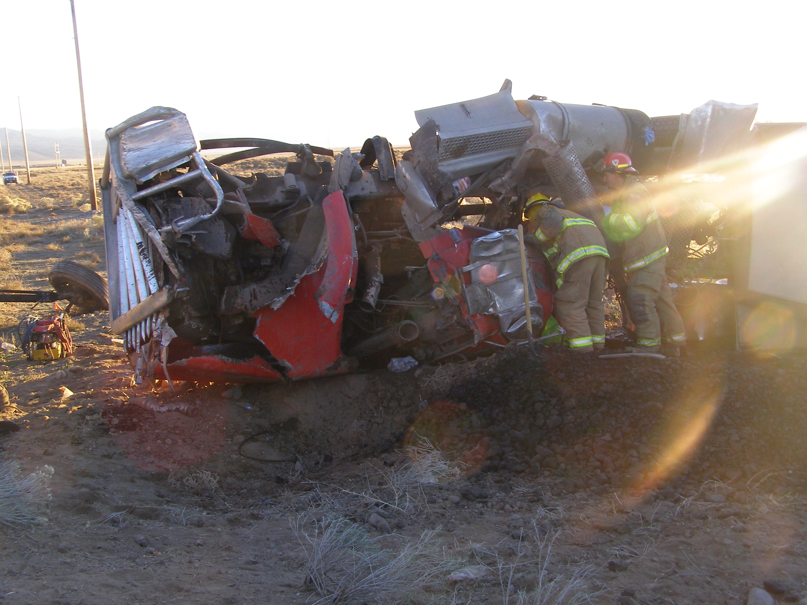Glendale woman killed in semitrailer rollover