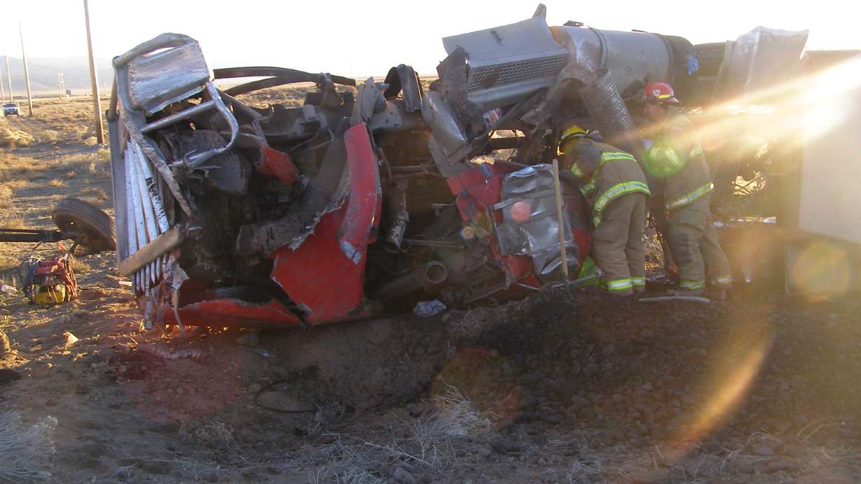 Glendale woman killed in semitrailer rollover