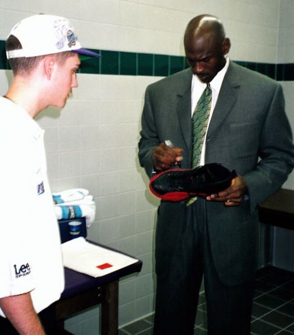 Michael Jordan's shoes from 'flu game' go up for auction