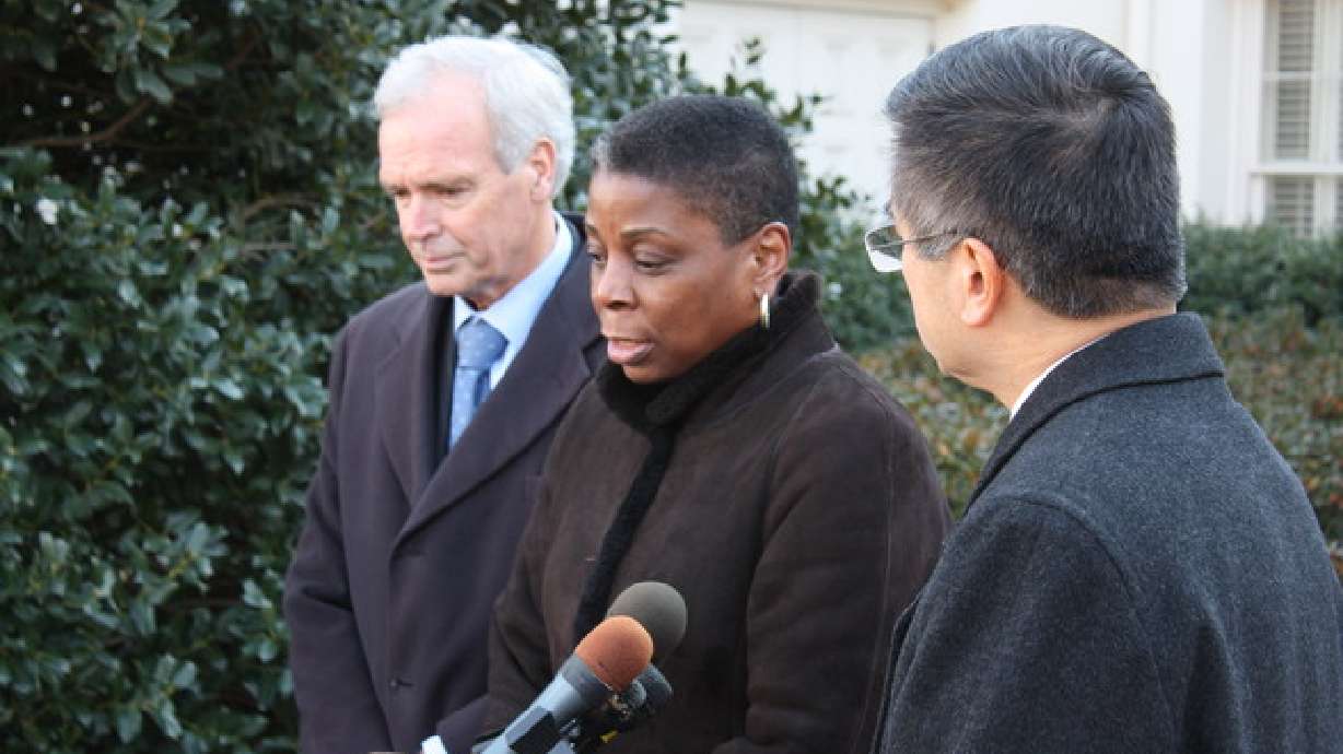 More people prefer a male boss, but gender gap is narrowing