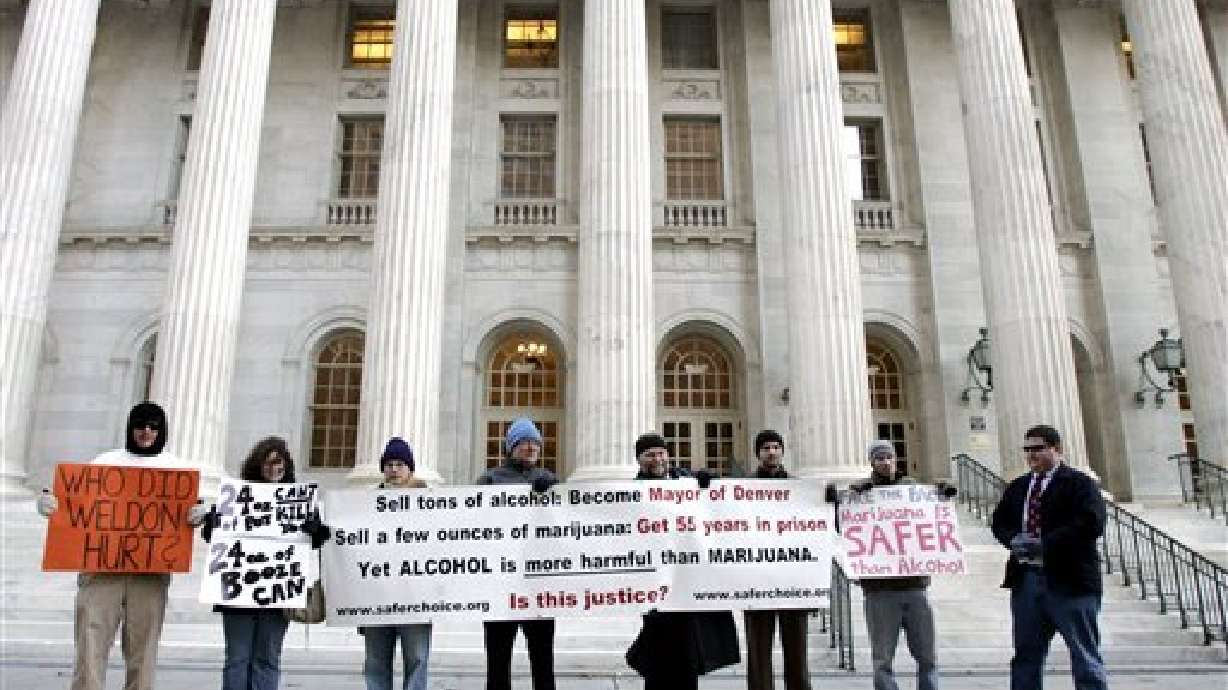 Judge urges Obama to commute harsh sentence he imposed