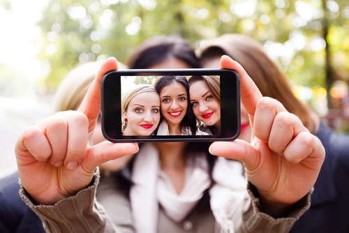 The upside of selfies: Social media isn't all bad for kids