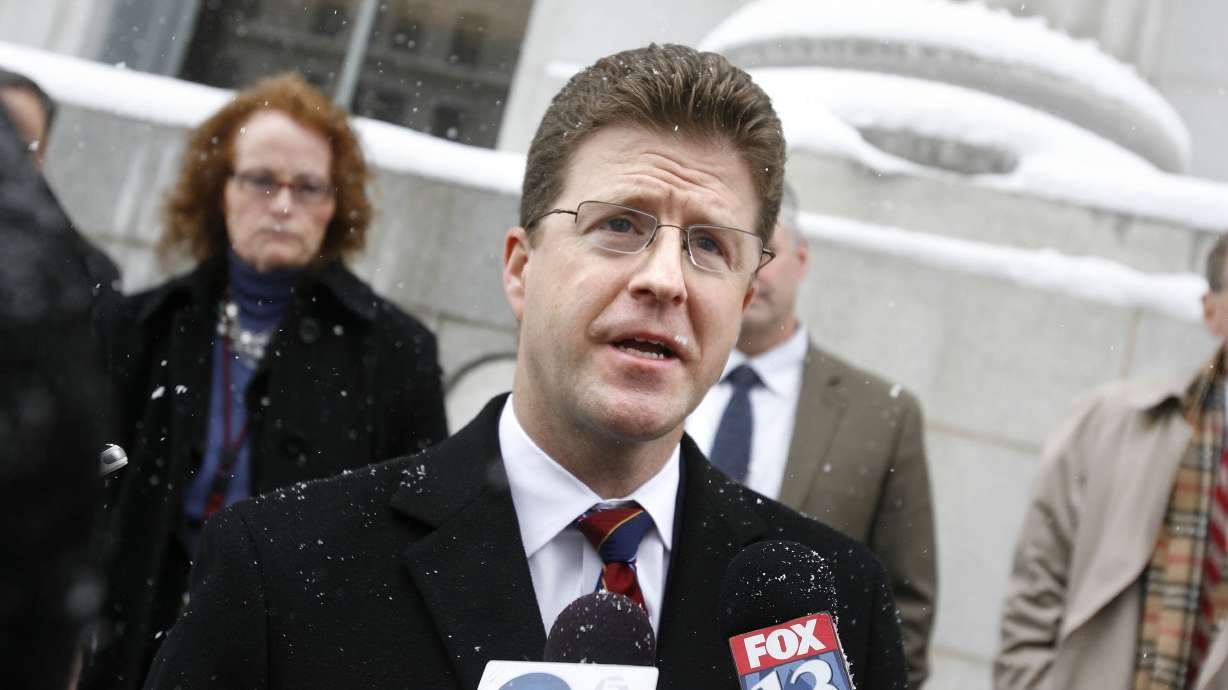 Cárcel a hombre que defraudó a inmigrantes