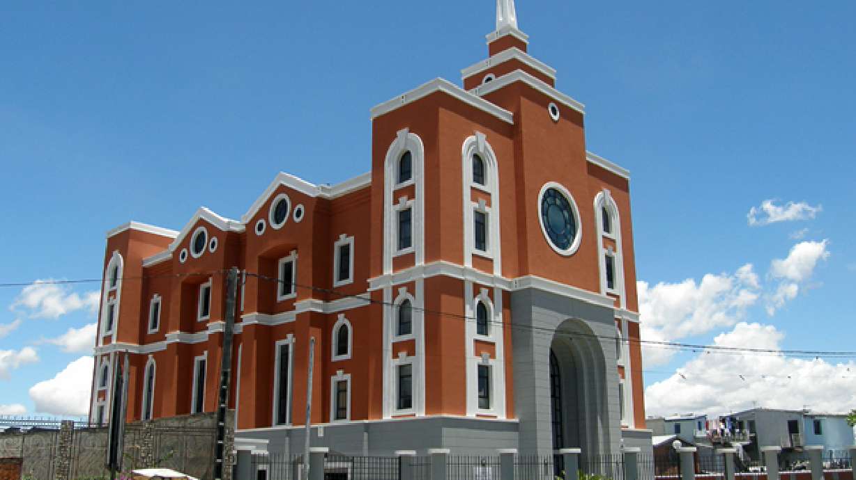 Photo essay features LDS meetinghouses around the world