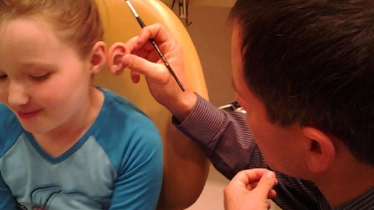 Girl born without ear receives prosthetic, gives forward